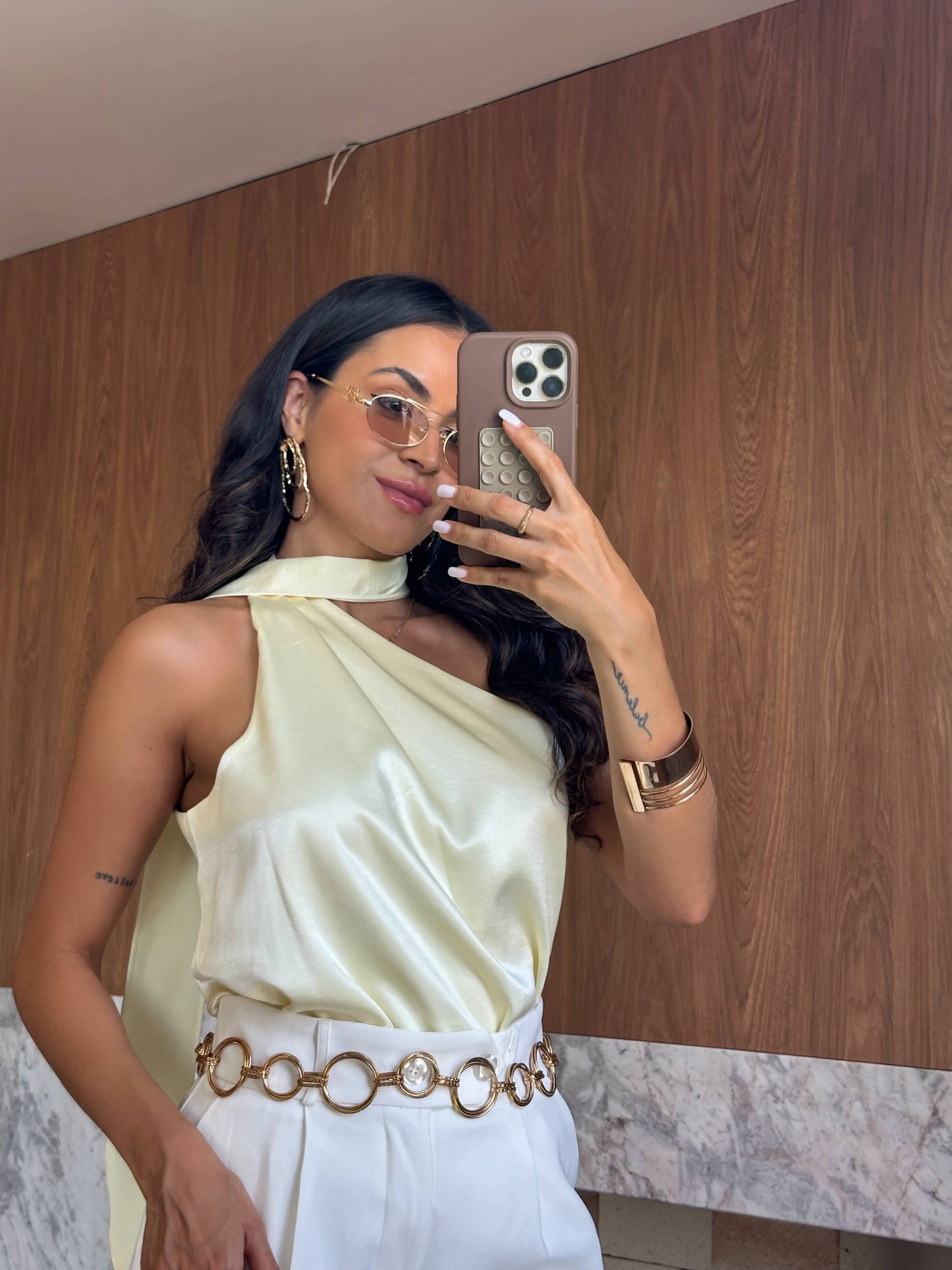 Blusa Acetinada Amarelo Carla