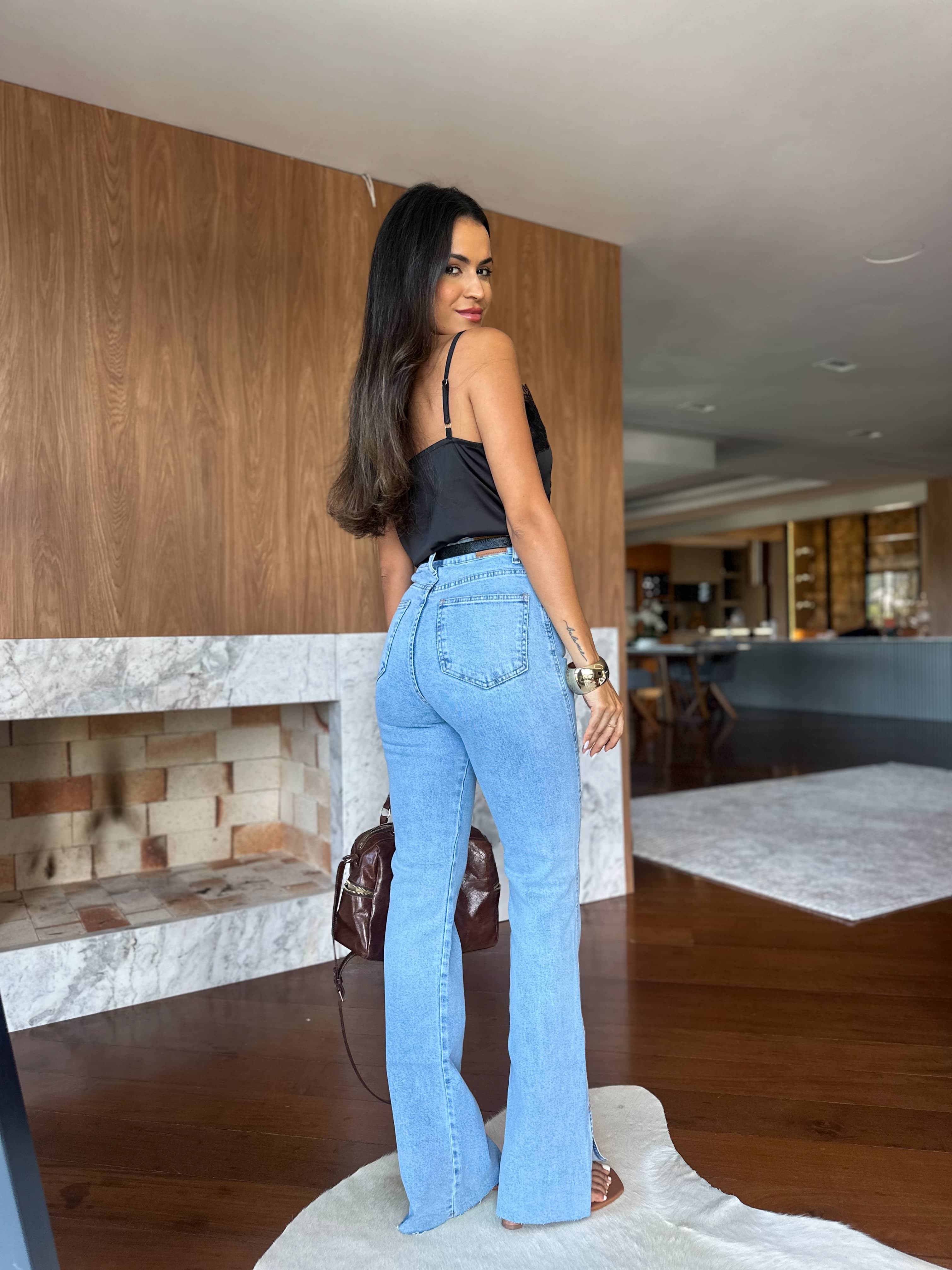 Blusa Acetinada Preta Selena