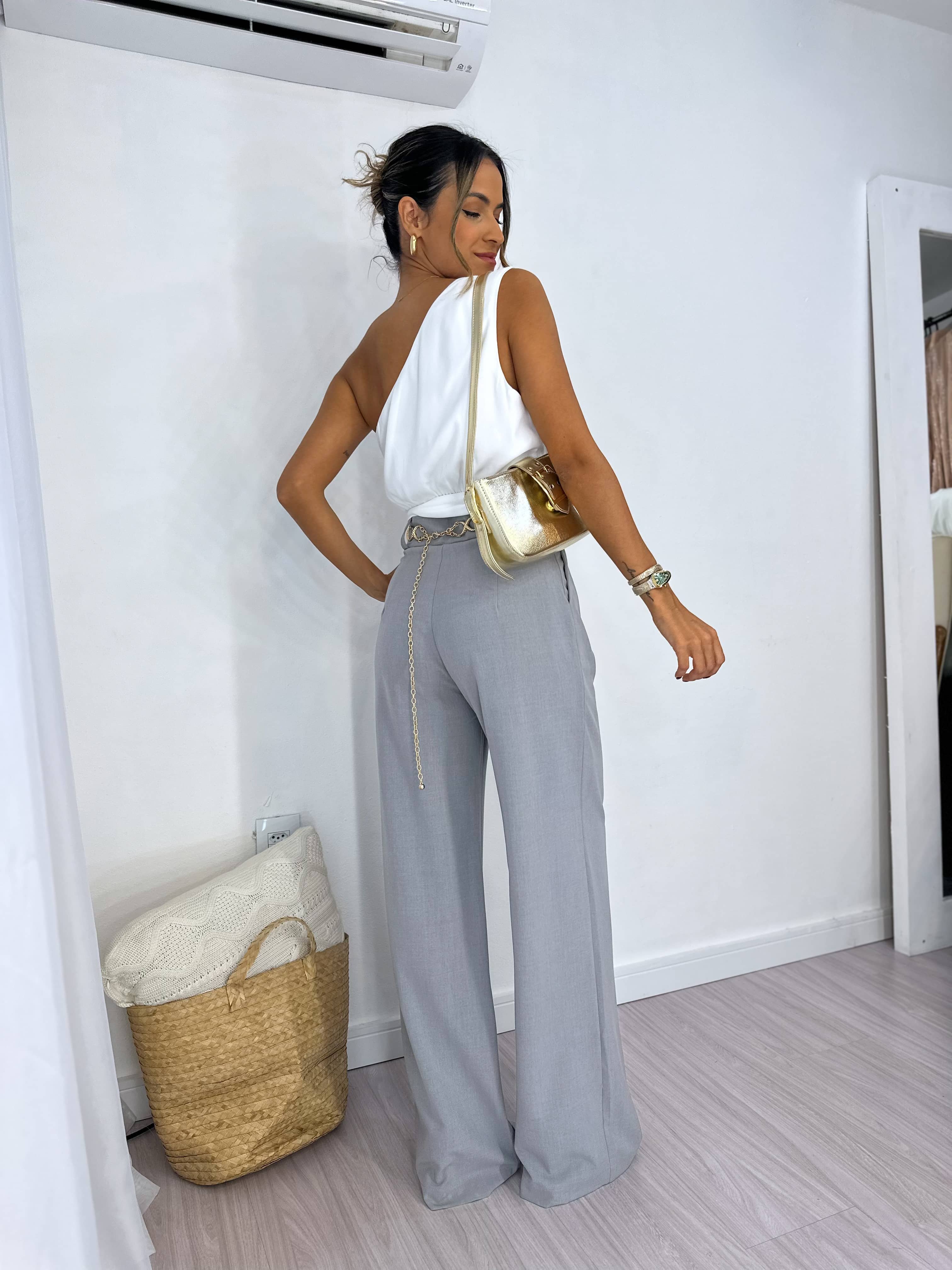 Cropped Shoulder Off