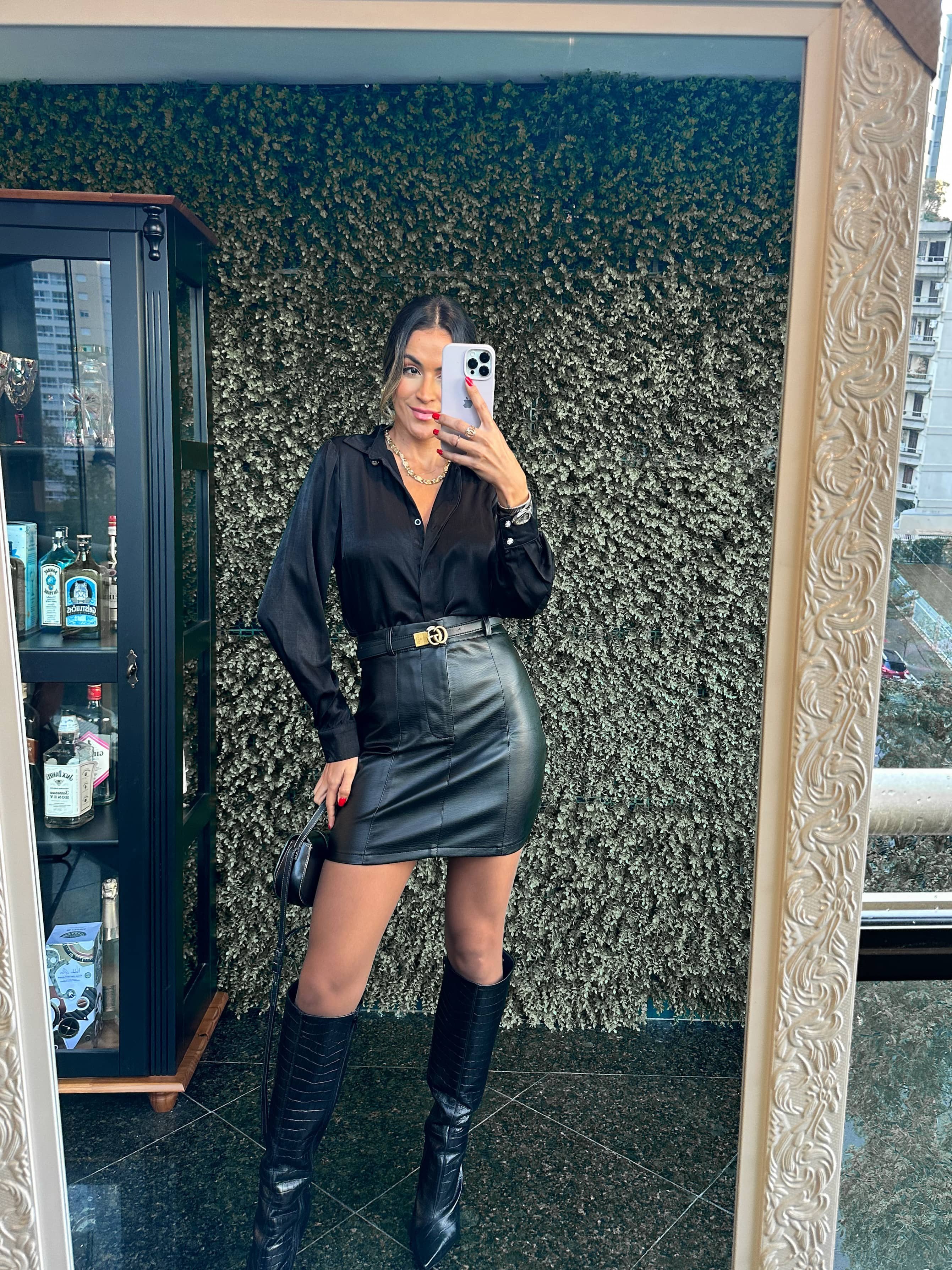 Camisa Acetinada Preta Lovyt