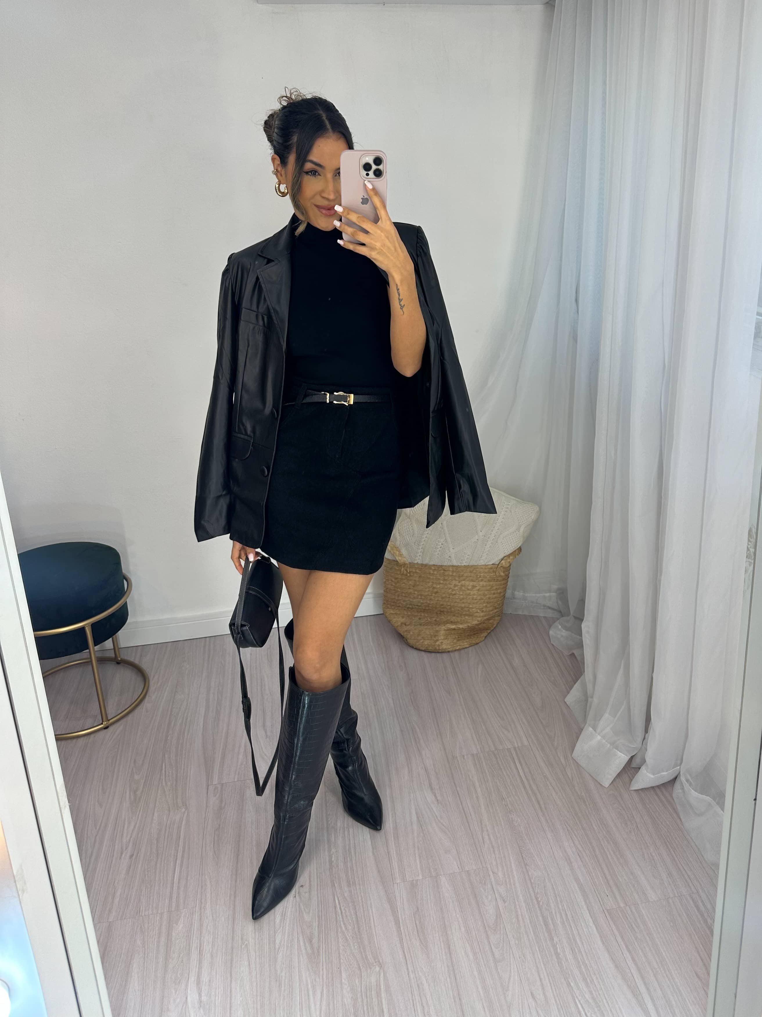 Blusa Canelada Preta Austin